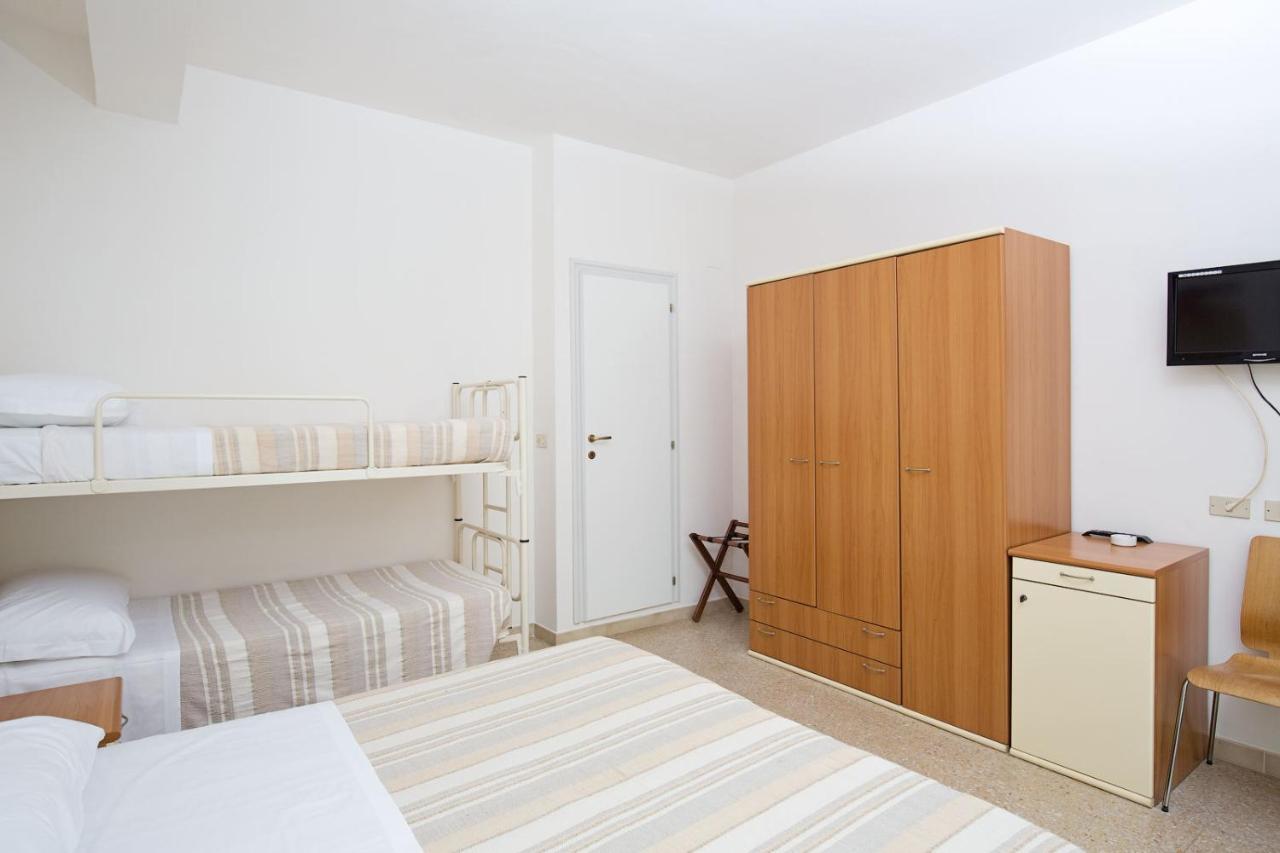 Hotel Helios Riccione Extérieur photo