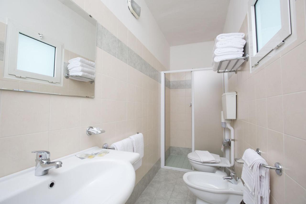 Hotel Helios Riccione Extérieur photo