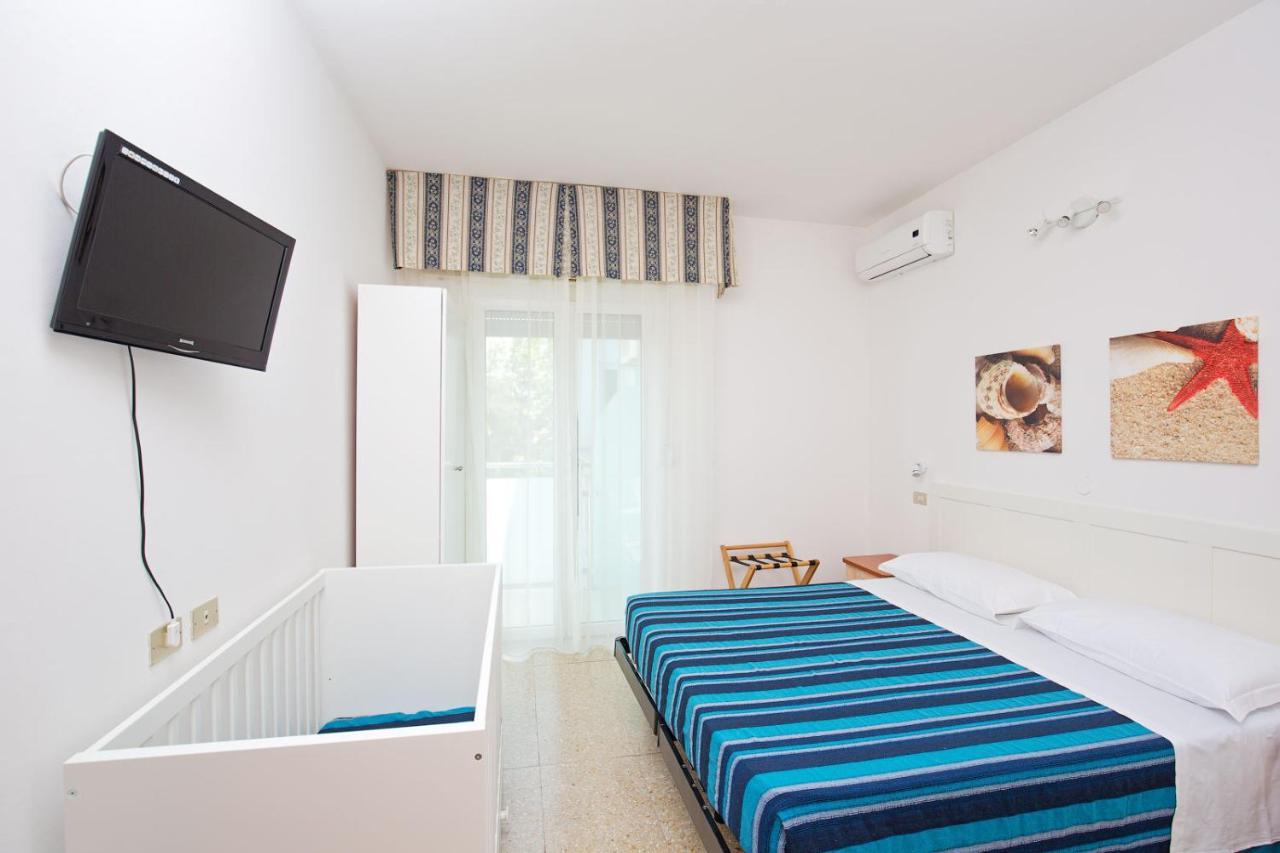 Hotel Helios Riccione Extérieur photo