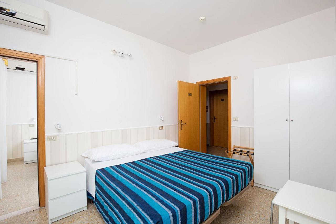 Hotel Helios Riccione Extérieur photo