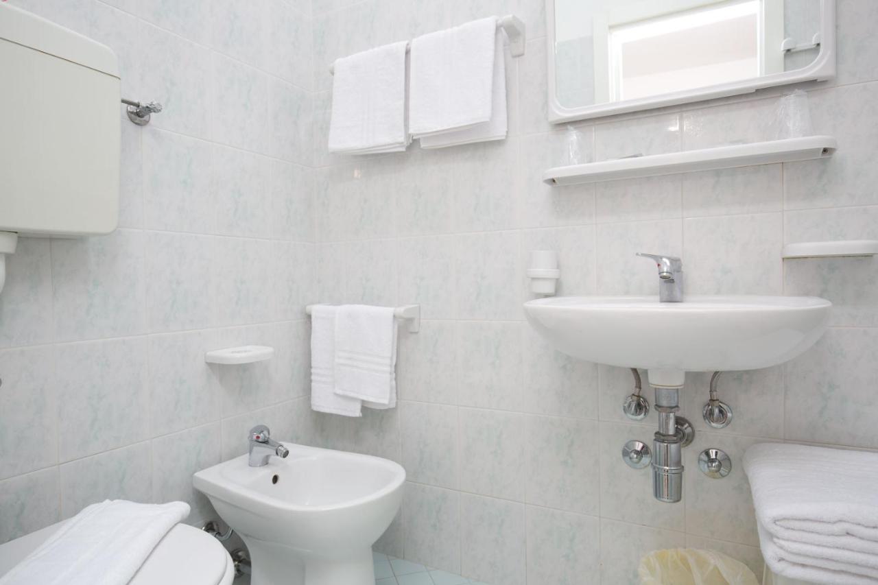 Hotel Helios Riccione Extérieur photo